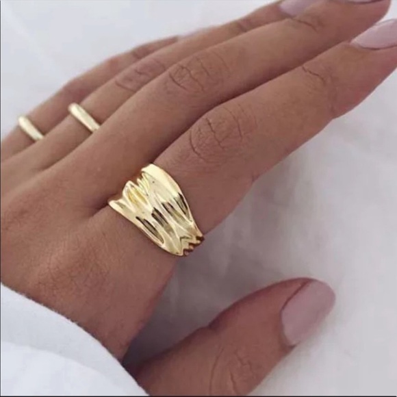 #22 𝅺NEW Minimalist Hammered 18K Gold Plated Ring - Picture 7 of 9